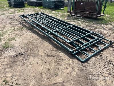 Quantity of (4) Hi-Hog Steel Portail pour bétail