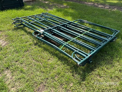 Quantity of (2) 9 ft 6 in x 4 ft 10 in Steel 2 Swing Gates Portail pour bétail