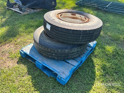 Quantity of (2) 11R22.5 (1) Michelin , (1) Chao Yang Opony