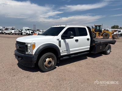 2017 Ford F-450 4x4 Crew Cab Ciężarówka z płaską platformą