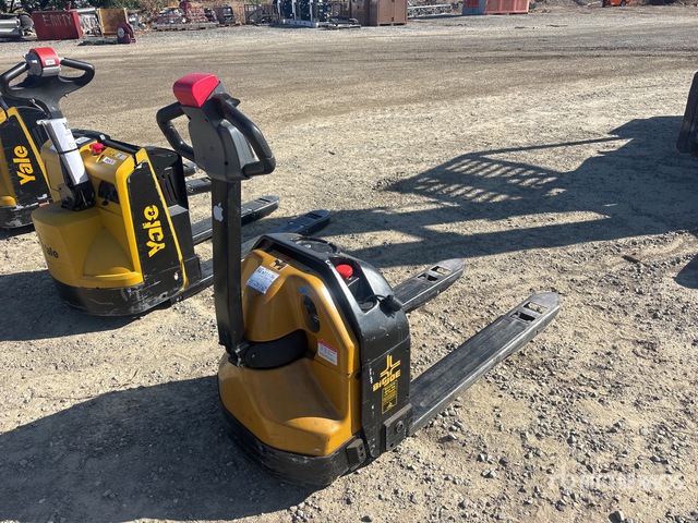 Big Joe D40 4000 lb Electric Pallet Jack