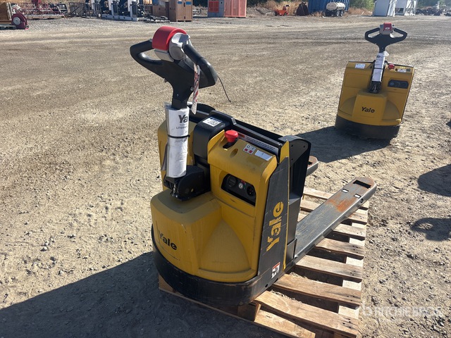 2021 Yale MPB045VGN24T2646 4510 lb Electric Pallet Jack