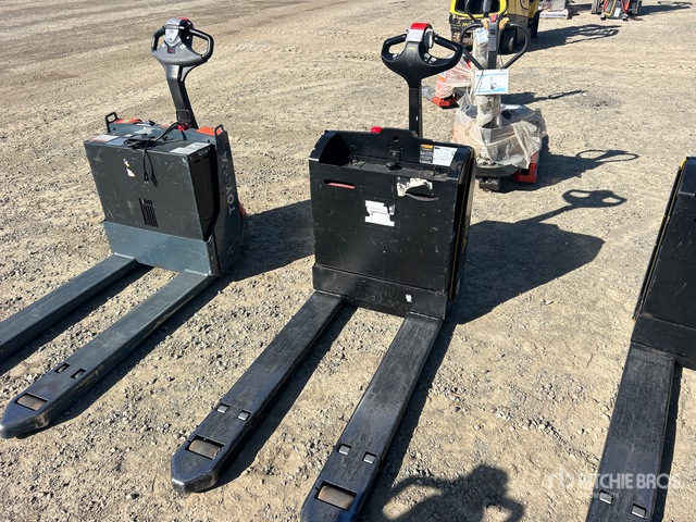 2021 Yale MPB045VGN24T2646 4510 lb Electric Pallet Jack