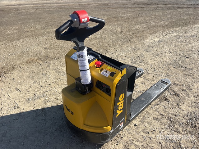 2021 Yale MPB045VGN24T2646 4510 lb Electric Pallet Jack