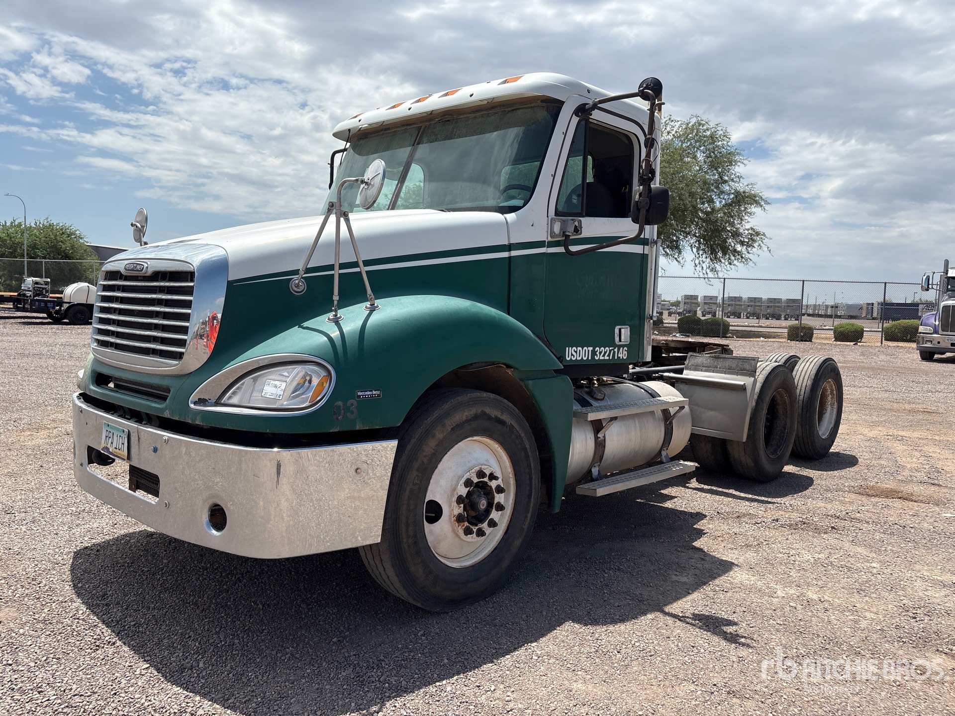 2007 Freightliner Columbia 120 6x4 T/A Day Cab Truck Tractor