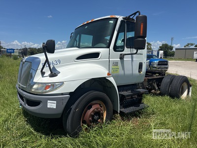 2003 International 4300 4x2 S/A Day Cab Truck Tractor (Inoperable)