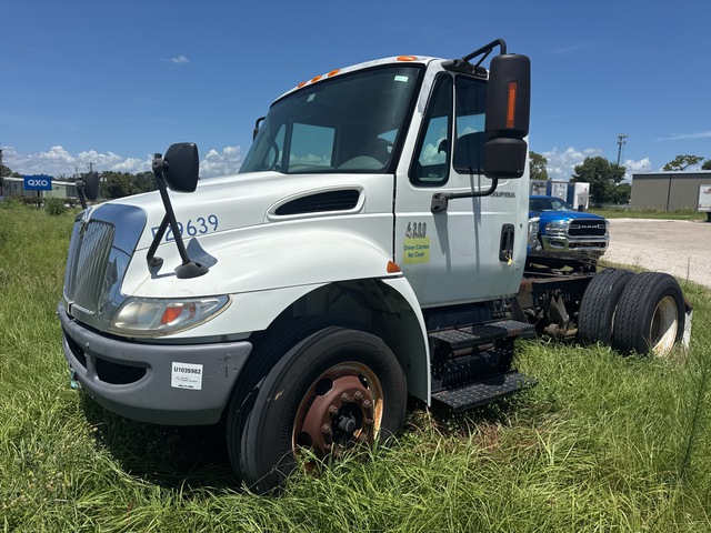 2003 International 4300 4x2 S/A Day Cab Truck Tractor