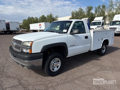 2004 Chevrolet Silverado 2500HD 4x2 Utility Truck