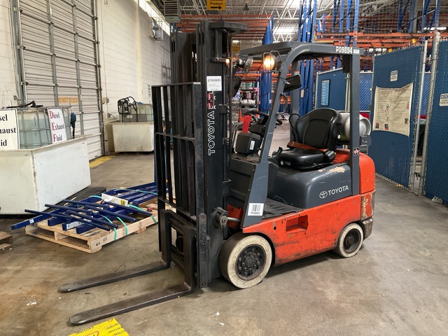2004 Toyota 7FGCSU20 3450 lb Cushion Tire Forklift