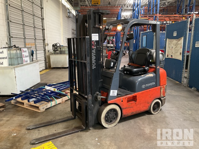 2004 Toyota 7FGCSU20 3450 lb Cushion Tire Forklift