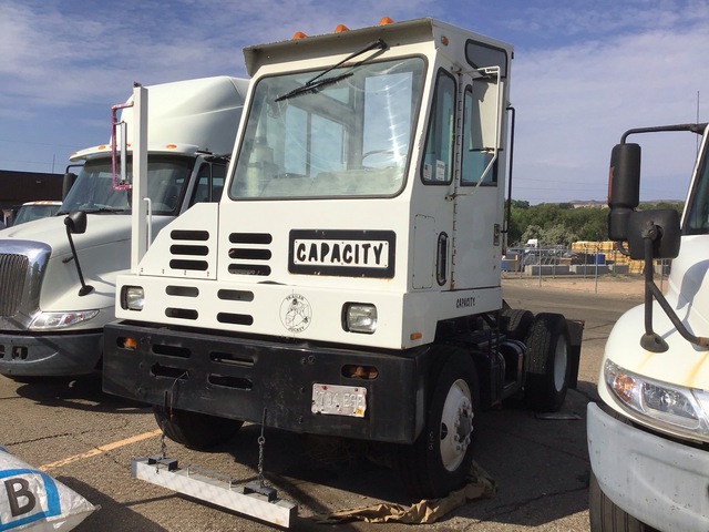 2001 Capacity TJ5500 4x2 Spotter Truck