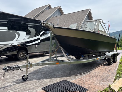 22 ft Bay Boat w/Trailer