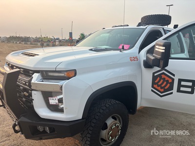 2023 Chevrolet Silverado 3500HD 4x4 Crew Cab 平台トラック