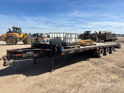 2019 Roadclipper 31 ft Tri/A Equipment Trailer