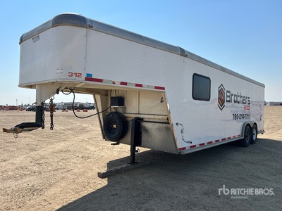 2008 Charmac 25 ft T/A Gooseneck Tool Crib Enclosed Trailer