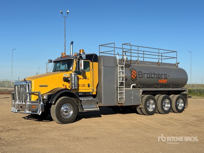 2013 Kenworth T800 17575 L 8x6 Camion à eau