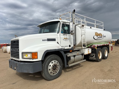 2000 Mack CH613 3500 gal 6x4 Tanker Truck