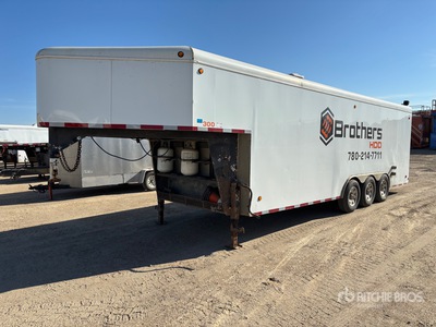 2010 Royal Trailer 24 ft Tri/A Gooseneck Kastenanhänger