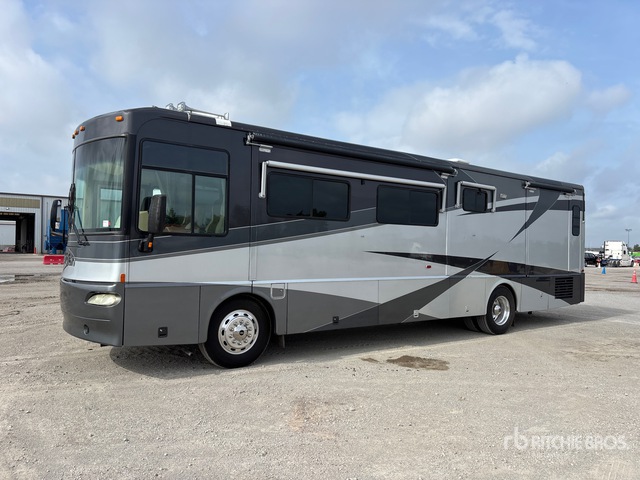2004 Itasca Meridian 36G Motor Home
