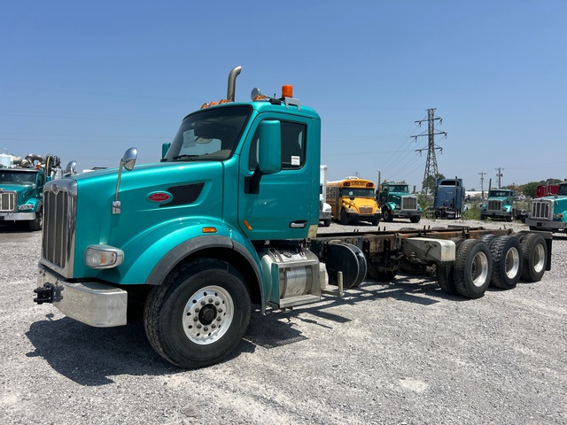 2015 Peterbilt 567 8x6 Cab and Chassis 2015 Peterbilt 567 8x6 Cab and Chassis