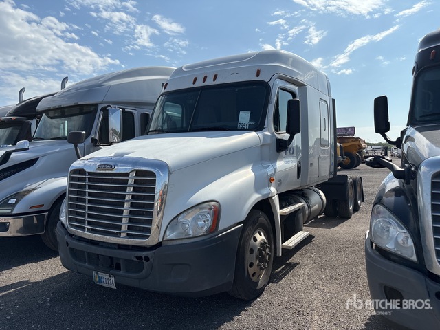 2019 Freightliner Cascadia 125 6x4 T/A Sleeper Truck Tractor