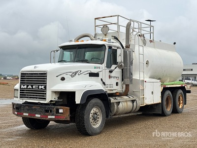 2003 Mack CL733 6x4 Water Truck