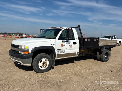2001 Chevrolet Silverado 3500 4x2 Flatbed Truck