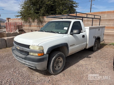 2002 Chevrolet Silverado 2500HD 4x2 Utility Truck (Inoperable)