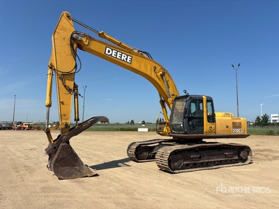 2005 John Deere 270LC حفارة بجنزير