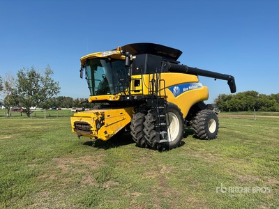 2011 New Holland CR9080 Combine Harvester