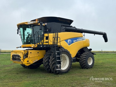 2011 New Holland CR9080 Combine Harvester