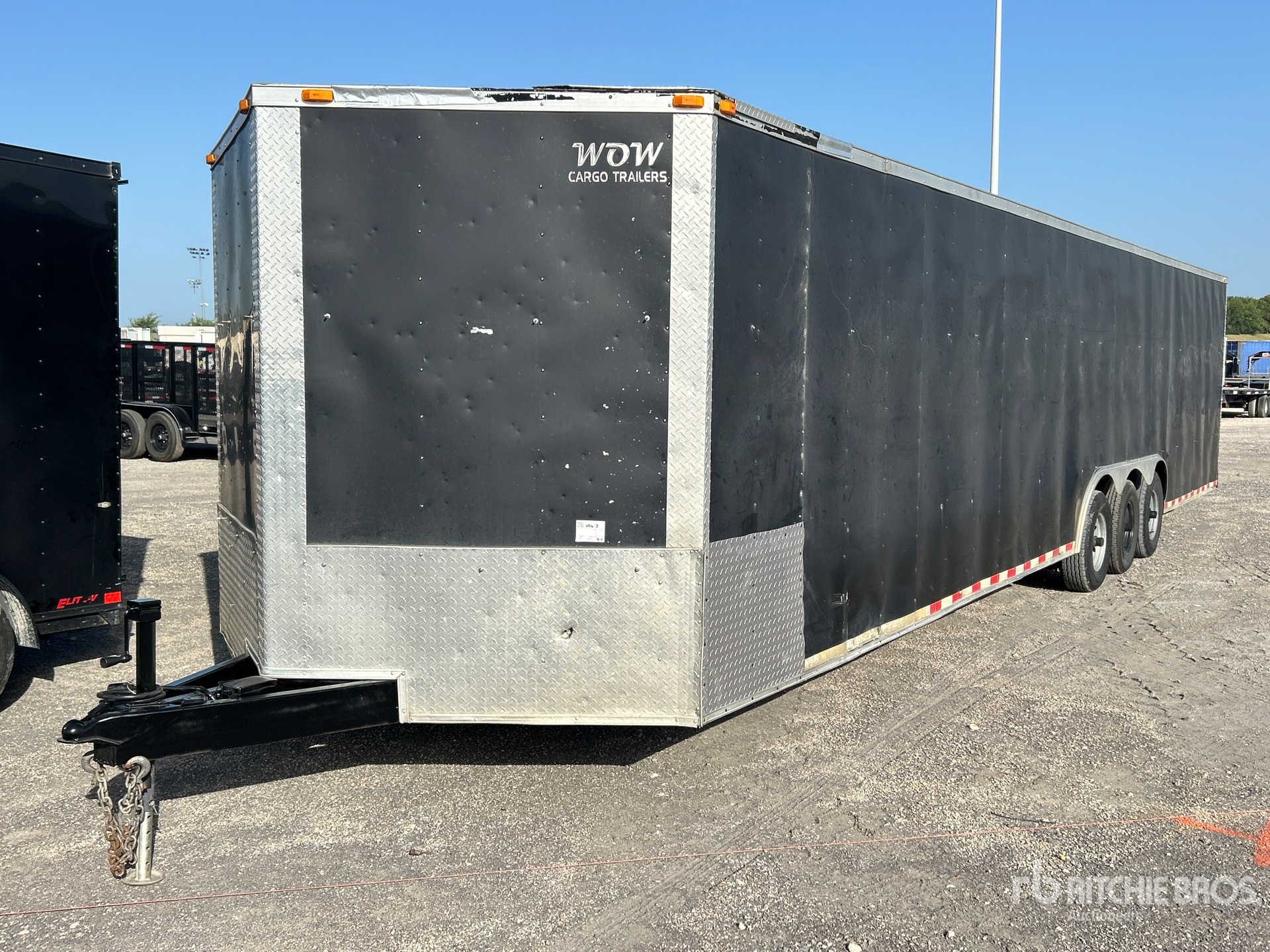 2019 South Georgia 34 ft Tri/A Enclosed Trailer