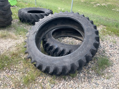 Quantity of (2) Firestone 12.4-38 Opony
