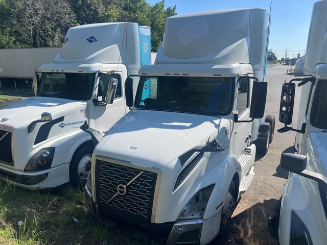2019 Volvo VNL64T300 CNG 6x4 T/A Day Cab Truck Tractor (Inoperable)