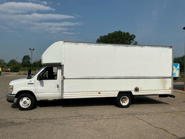 2008 Ford E-350 Van Truck