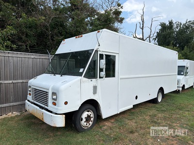 2005 Freightliner MT45 فان نقل