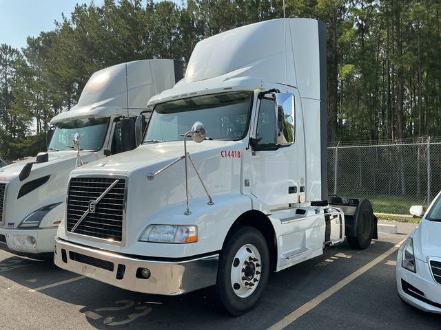 2014 Volvo VNM 4x2 S/A Day Cab Truck Tractor
