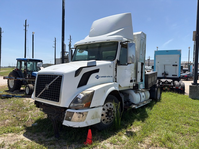 2015 Volvo VNL CNG 6x2 T/A Day Cab Truck Tractor