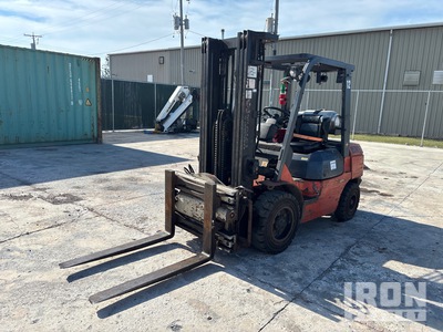 Toyota 7FGU30 4000 lb Pneumatic Tire Forklift