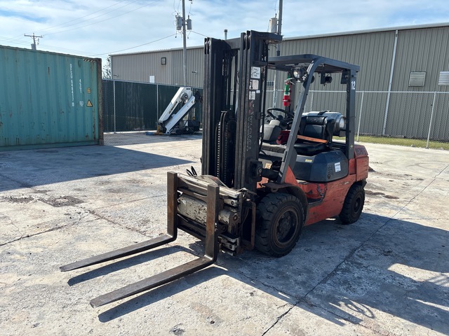 2005 Toyota 7FGU32 4000 lb Pneumatic Tire Forklift
