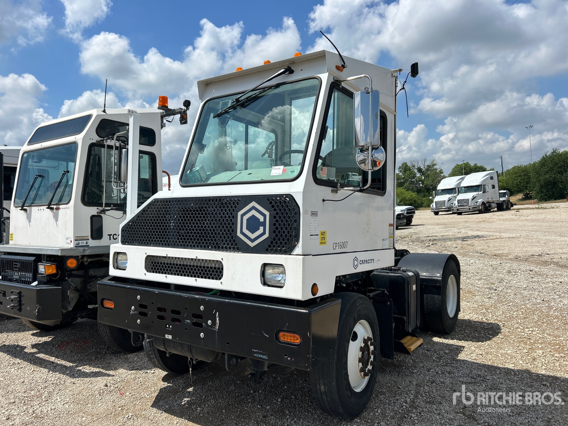 2016 Capacity 4x2 Spotter Truck