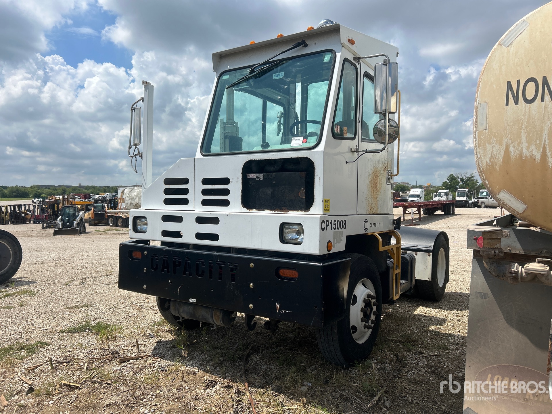2015 Capacity TJ5000 4x2 Spotter Truck