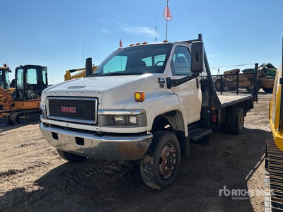 2005 GMC C5500 4x4 Platte vrachtwagen (Inoperable)