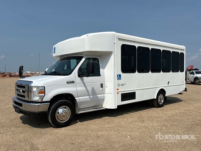 2017 Ford E-450 Econoline 4x2 11-Seat Transit Autobus