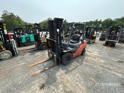 2007 Toyota 8FGU25 4500 lb Pneumatic Tire Montacargas