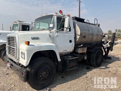 Bearcat 1200 gal on 1992 Ford LN8000 4x2 Asphaltversiegelungs-Lkw