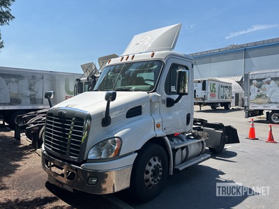 2016 Freightliner Cascadia 113 4x2 S/A Day Cab Truck Tractor (Inoperable)