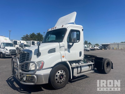 2013 Freightliner Cascadia 113 4x2 S/A Day Cab Truck Tractor