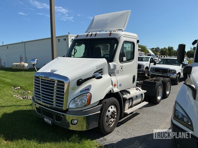 2016 Freightliner Cascadia 113 6x4 3-Achs Sattelzugmaschine (Inoperable)