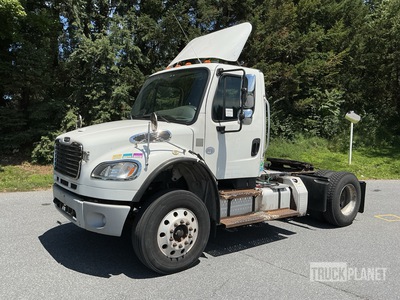 2014 Freightliner M2 4x2 S/A Dagcabine Trekker